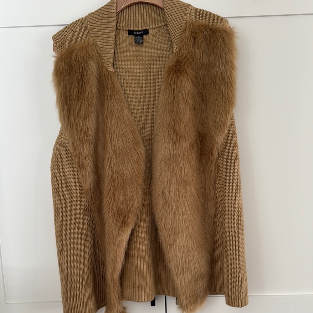 Tan Faux Fur Trimmed Sweater Vest - Picture 2 of 8